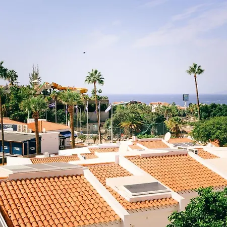 Island Village 2 Bedroom شقة أذيخي