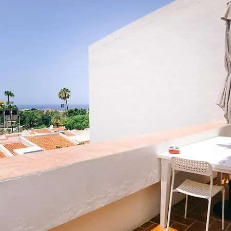 Island Village 2 Bedroom شقة